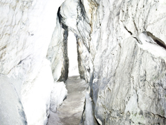 Ondrej Chmel Photography | Meziprostor | White Rays